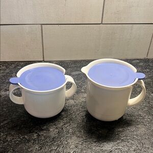 Vintage Tupperware sugar and creamer set. Like new.